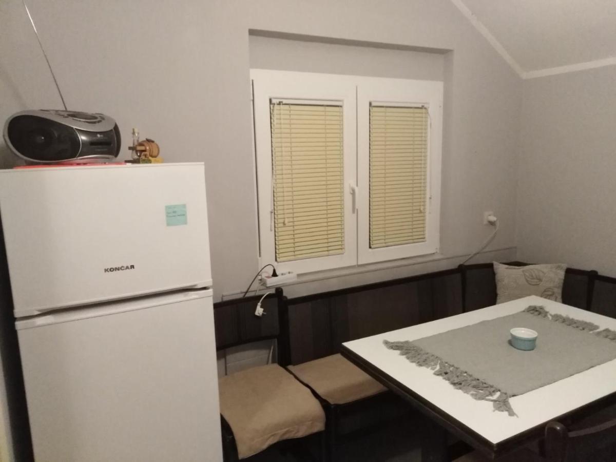 Dvosoban Stan Apartment อูชิเซ ภายนอก รูปภาพ